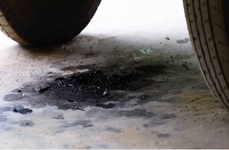 Fluid leaks: Engine oil